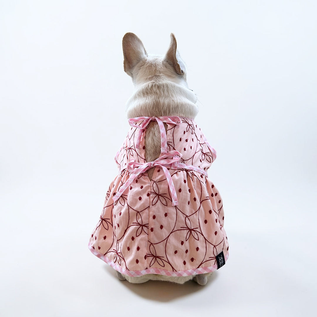 イチゴ刺繍のワンピース