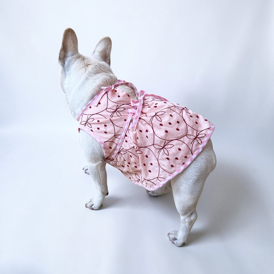 イチゴ刺繍のワンピース