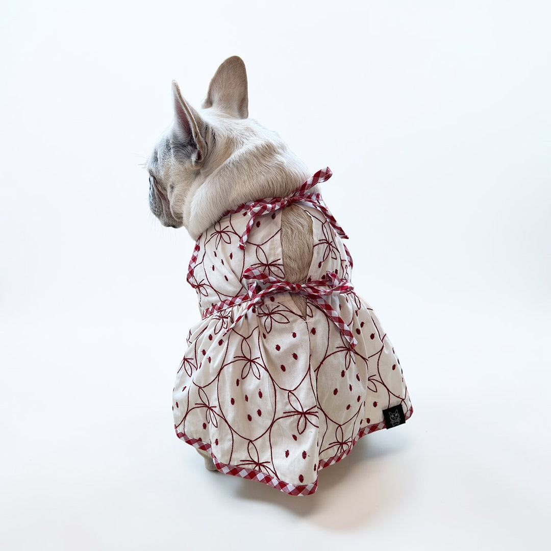 イチゴ刺繍のワンピース
