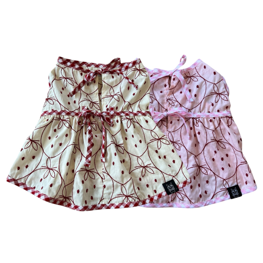 イチゴ刺繍のワンピース